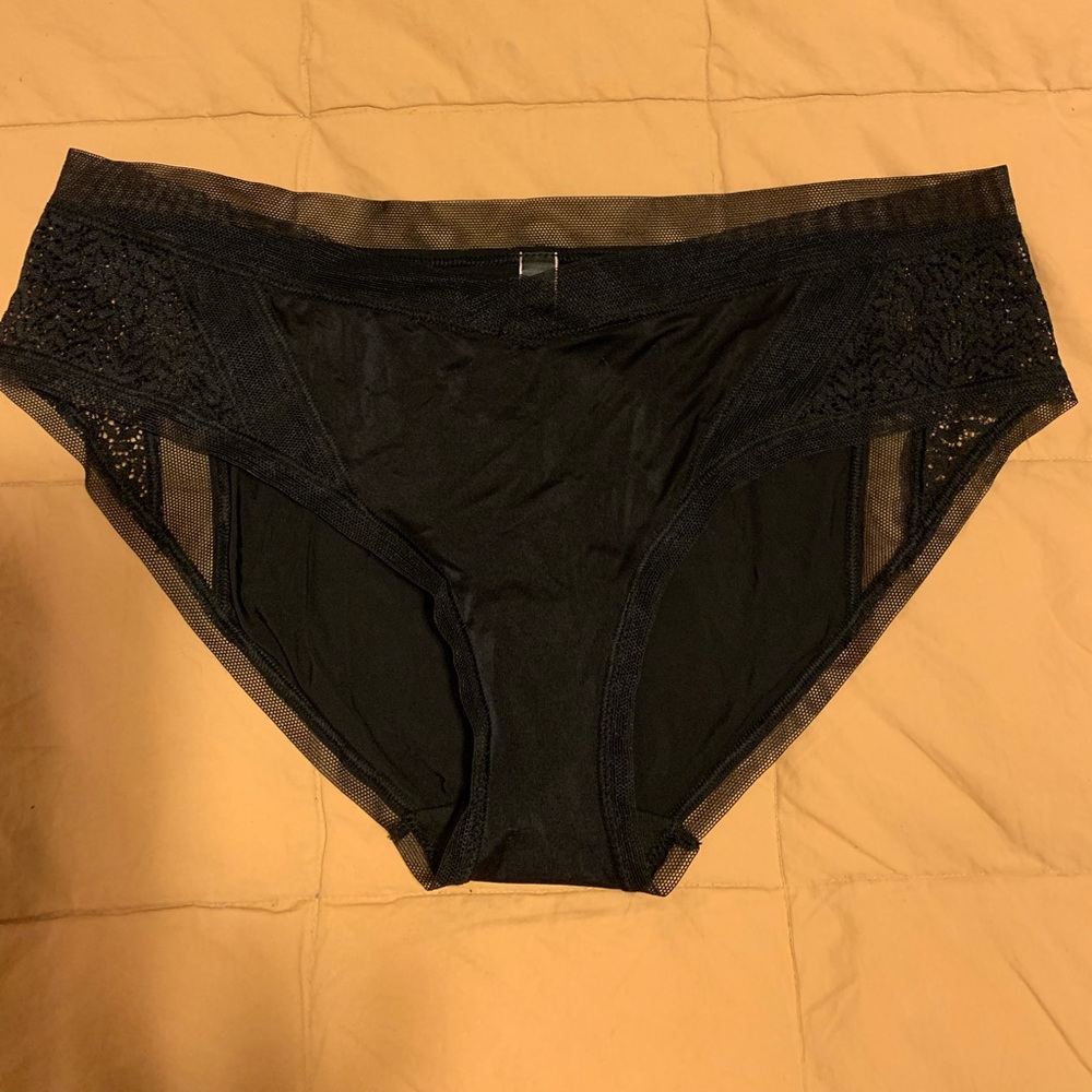 Victoria’s Secret Body by Victoria HipHugger Panty